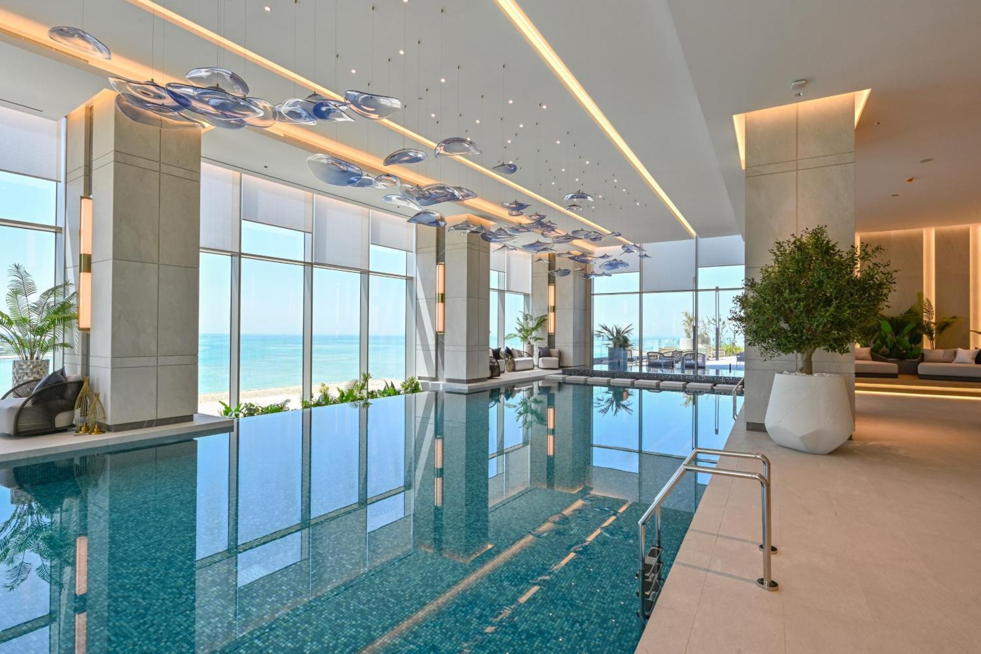 Onyx Rotana Hotel Manama Exterior foto The swimming pool at the hotel