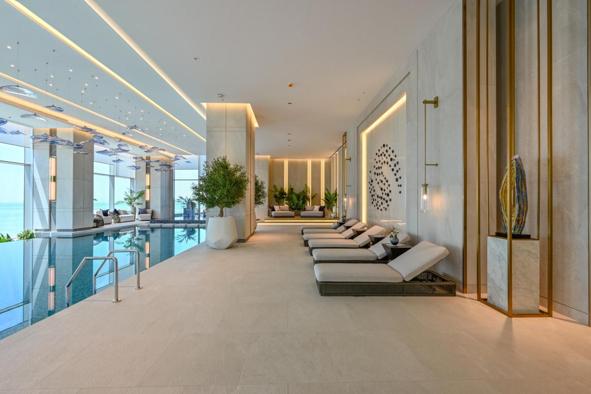 Onyx Rotana Hotel Manama Exterior foto The pool at the 1018