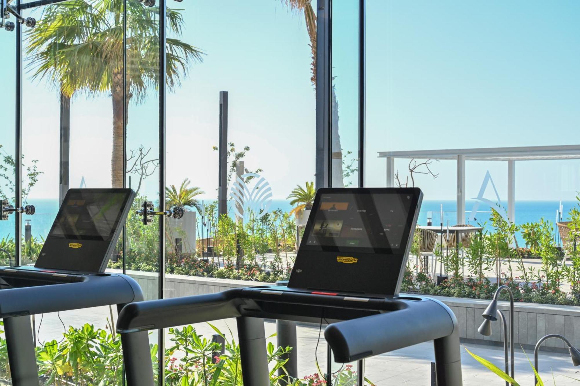 Onyx Rotana Hotel Manama Exterior foto The gym at the hotel