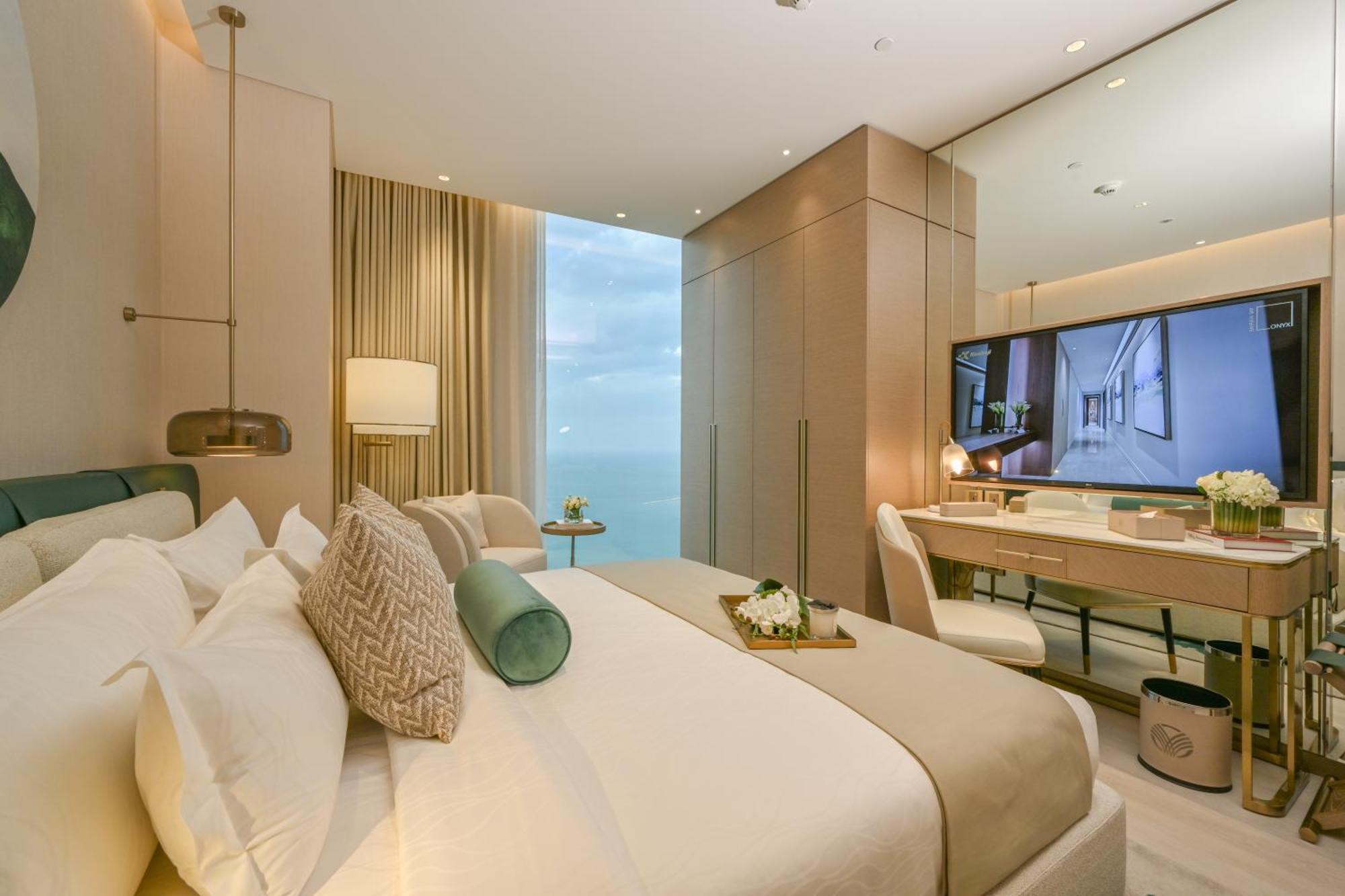 Onyx Rotana Hotel Manama Exterior foto A bedroom at the Ritz-Carlton, DIFC